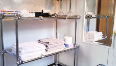 Modern eingerichtetes Zimmer - Foto 2, towels