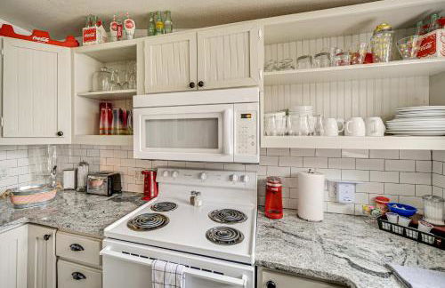 Retro Retreat in Llano with Screened Porch! - Photo 10