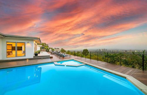 Stunning Modern Estate in BH with Pool, Spa, and Views - Foto 35