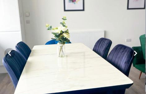 The Felix Apartments - 3 Bedrooms - FREE Parking - Close to train station - Photo 27