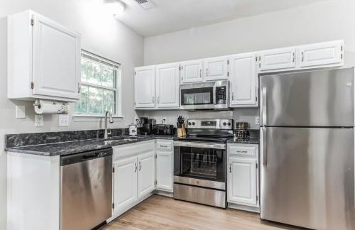 Country Haven - Hot Tub & Pool! Game Room, King Beds, Mins 2 dwtn - Foto 16