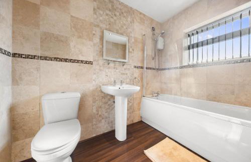 Peaceful 3-BR Home-Driveway, Sky-TV-Free WiFi - Foto 17