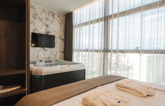 DISTRICT boutique - Photo 65