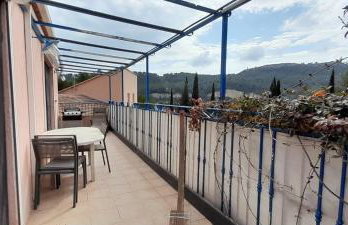 Haut de villa calme, 2 chambres et vue dégagée - proche calanques - Foto 6