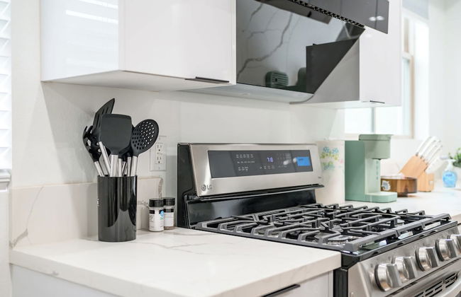 Not Affected by the Fire/modern Spacious Home With Parking & Fully Equipped Kitchen #3 - Foto 25