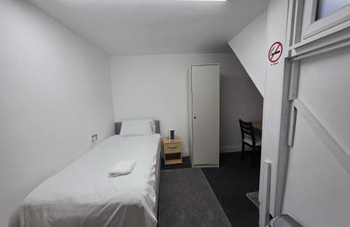 Spacious 3-Bedroom Apartment Near Stratford, 1 Minute From Train Station - Foto 14