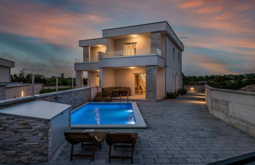 Holiday house Lumina - outdoor swimming pool, 4 bedrooms, WIFI - Foto 1