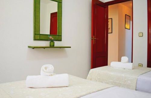 Amplio y luminoso apartamento cerca del centro y la playa con piscina y parking privado - Foto 26