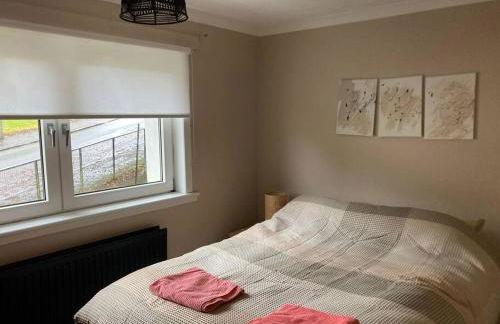 Budget friendly apartment with stairs Near Glasgow airport and Loch Lomond - Foto 10