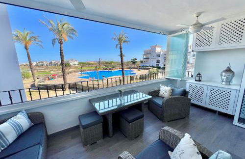 Stunning apartment with pool, golf and lake views - Foto 15