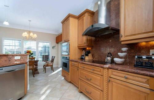 Villa Hibiscus-Waterfront-Free Heated Pool-Dock-Bikes-Other Amenities - Photo 20