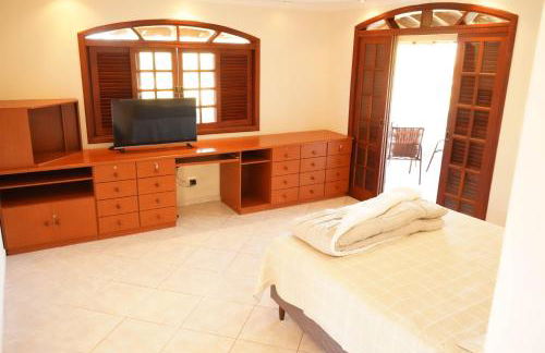 Casa de Fazenda Histórica, Mergulhada na Natureza, com Vista Panorâmica Deslumbrante e Grande Varanda a 2 km do Centro - Foto 6