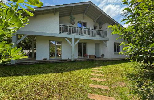 Light-Filled House With Pool In Petit Piquey - Photo 3