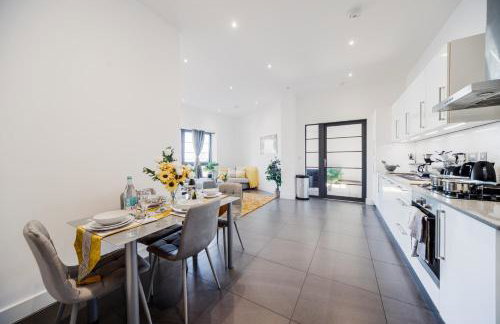 Stylish 2 bed Flat in London with River Thames views Access to boat rides into London-Near O2 Arena and Excel, Fast Wi-Fi, Free Parking, Excellent links Elizabeth and Southeastern Train Line - Foto 25