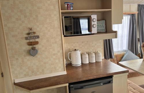 Caravan Sleeps 4 with Free Parking - Foto 2