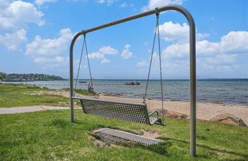 Gorgeous Grand Traverse Bay Beach Front Condo - Photo 28