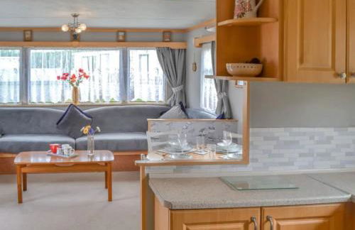 Norfolk Poppy Caravan - Sleeps 4 - WiFi and Sky TV Included - Foto 9