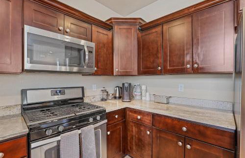 Moonlight Ridge Spacious Townhome 3 miles from Downtown AC Garage Near Snowbowl - Foto 14