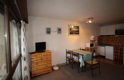 Studio cabine spacieux à 250m des pistes, 4 couchages, parking gratuit - Auris en Oisans - FR-1-297-248 - Foto 3