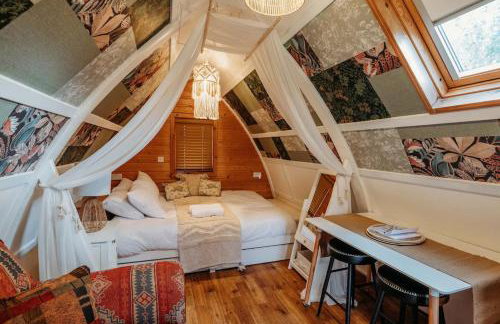 Robin Nest - Cosy Shepherd's Hut Hideaway - Photo 7