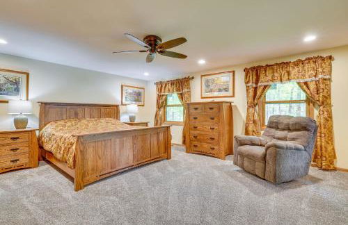 Gorgeous Lake Arbutus Getaway with Dock and Boat House - Foto 14