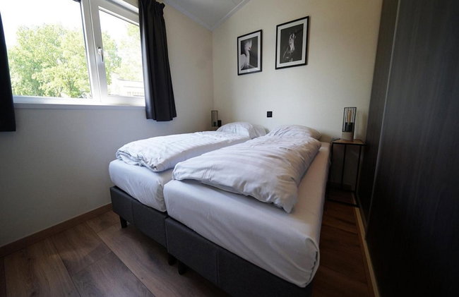 Waterfront Chalet for 6 in Kampen - Photo 2