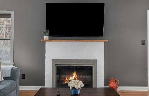 Peaceful Hillside Retreat Firepit & Spacious Yard - Photo 18