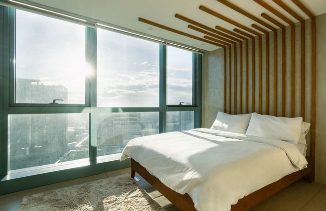 Luxury 2BR Gem in One Uptown, bgc - Photo 13