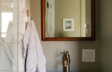 Designer Home, Hot Tub, Private Yard, & Projector - Foto 54