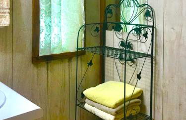 Sunnybrook Cabin, wooded, private with stream, near ATV trails - Foto 25