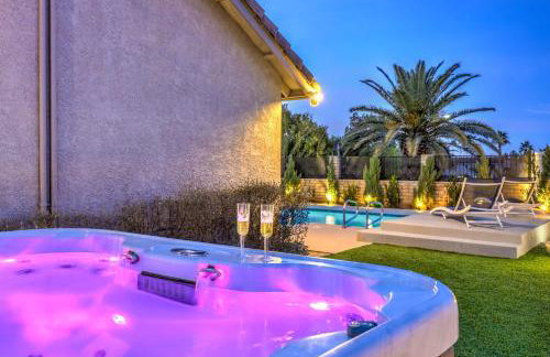 Sunset Swim, Luxury Vegas Villa with Pool, Hot Tub - Foto 14