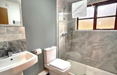 Goldcrest 4-Hot Tub-Woodland Lodges-Carmarthenshire-Tenby - Foto 8