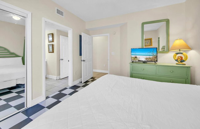 Majestic Beach Towers 1-1615 - Photo 3