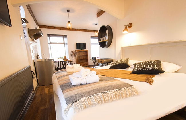 Nik The Greek - Photo 12