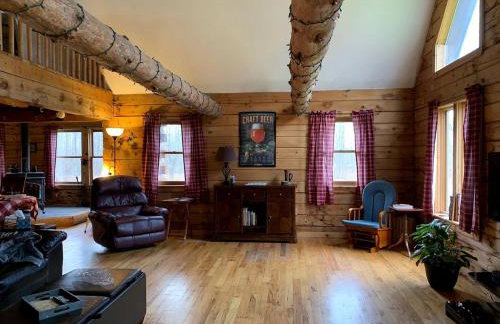 Cozy Cabin near Lake Ontario Ideal for a Family Retreat - Photo 6