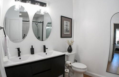 St. Louis Luxury Home 3BR/3.5BA Near Everything - Foto 26