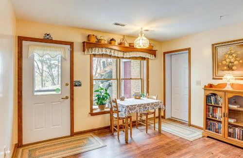 Charming Apartment with Yard and Beautiful Gardens! - Foto 11