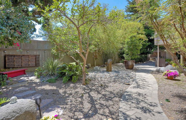 Serene Coastal Home Sleeps 8 1 Mile From Beach! - Foto 31