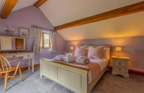 The Owl House - Hot Tub Adventures in Moreton - Pass the Keys - Foto 28