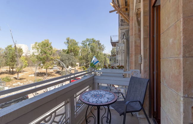 Art apartment in Mamila - Photo 33