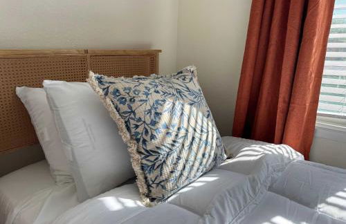 The Orange Blossom Suite Near UF Shands D-town - Photo 12