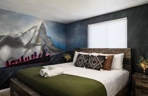 Movie Theater + Hot Tub | Game Yard | Sleeps 10! - Foto 16