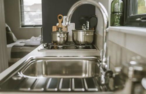 Water Cabin With Water Sports Equipment and Bikes, Bath - Foto 12