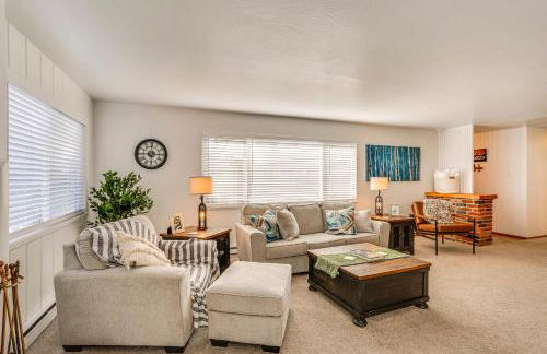 11 Mi to Burney Falls Charming Home with Fireplace - Foto 1