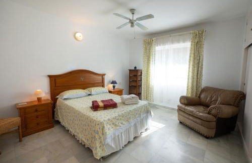 Private Heated Pool, Jacuzzi & 1225m2 garden in Villa Cipreses - Photo 28