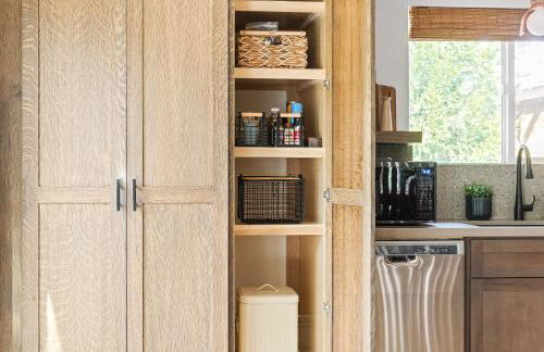 Modern Designer Cabin, Newly Renovated, EV Charger, Arcade, Kids Bunkbed, Minutes to Lake Arrowhead and Lake Gregory - Foto 53