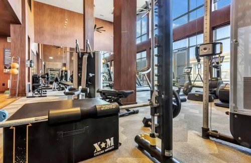 Modern 1BR Chic Retreat Pool Gym Parking - Foto 17