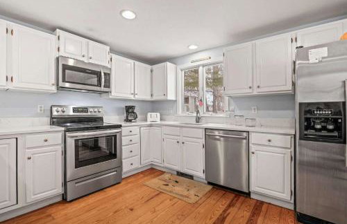 Cozy Bungalow Close to Downtown - Foto 9