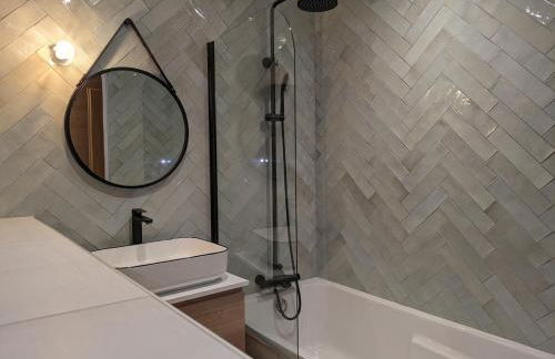 Chazelet - Avec terrasse et jardin - Photo 46