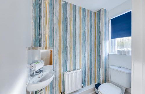 Hunsbury House - Excellent Location - Free Parking, Self-Check-In, SkyTV and Fast Wifi by Yoko Property - Foto 24